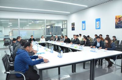 机电工程学院“桂水智造创新产品孵化中心”和“华中数控产业学院”揭牌仪式暨五轴加工技术研讨会圆满举办